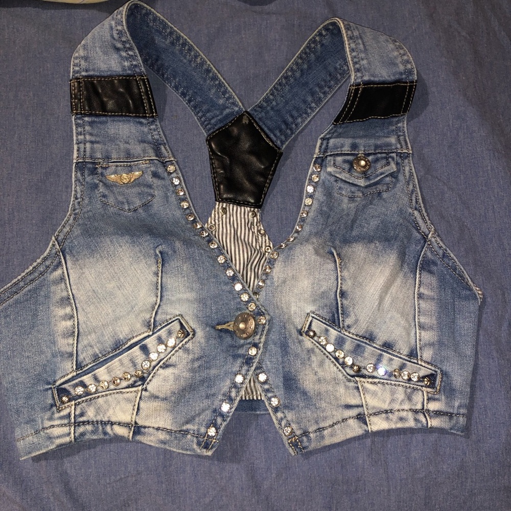 Cute denim crop top!